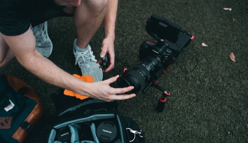 色彩心理学×动态美学，茄子河区产品视频拍摄公司唤醒感官冲击力